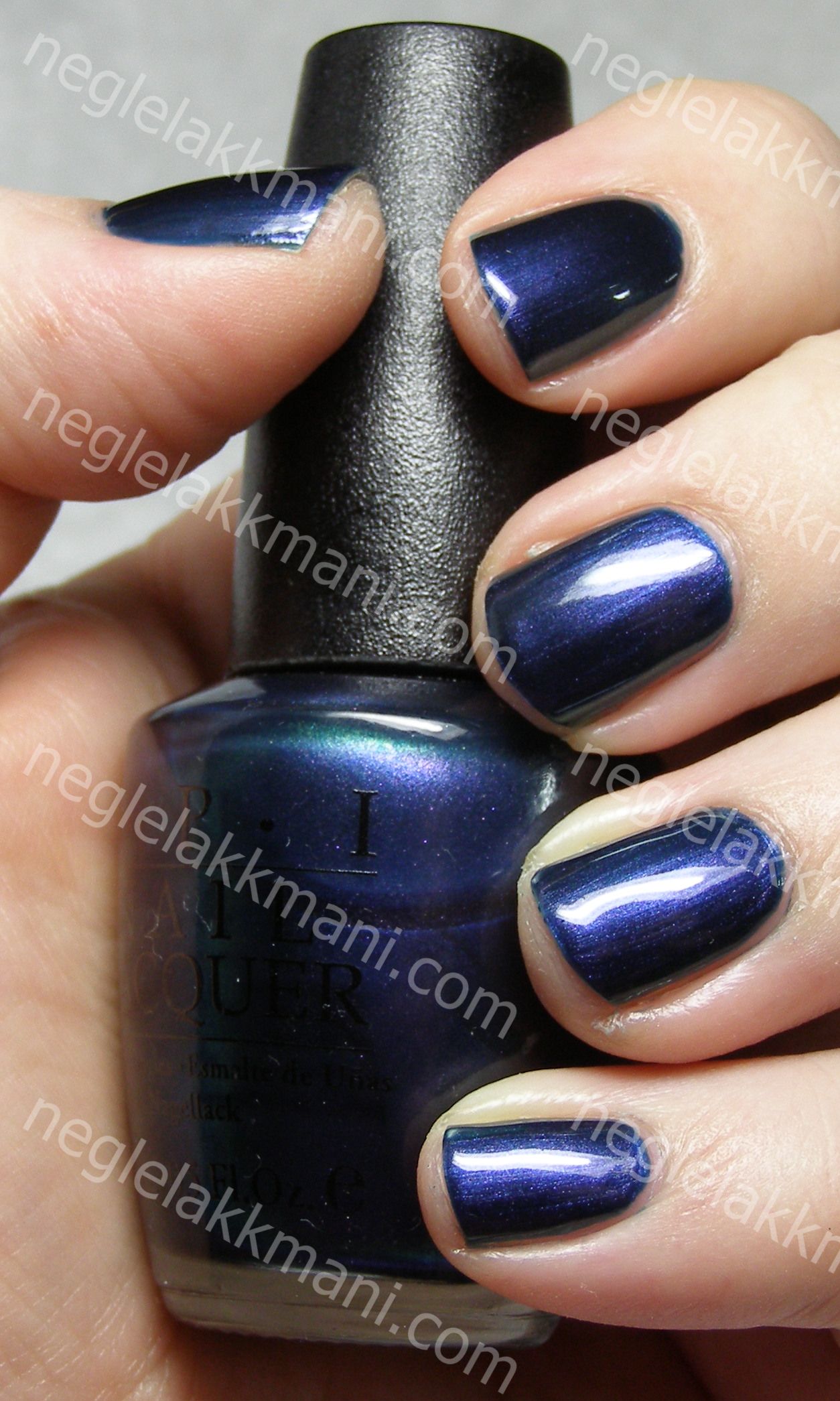 OPI Glacier Bay Blues under OTT-Lite lampe